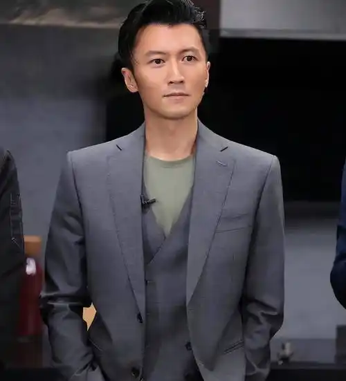 原创"爱情衣橱",一年七换男友,仍赖谢霆锋撑起单身生活