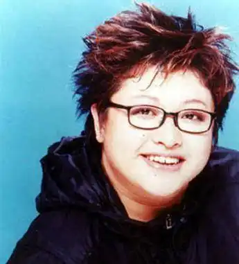 韩红曾调侃自己比杨幂还漂亮,看她18岁的照片,我信了_身材_才华_实力