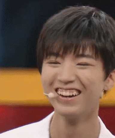 傻笑gif兴奋gif开心gif王俊凯gif王牌对王牌gif综艺gif表情包gif高兴