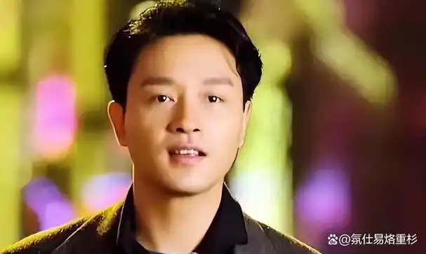 其实对于张国荣的帅气,很多人都十分的认同,尤其是他那下巴小巧方正