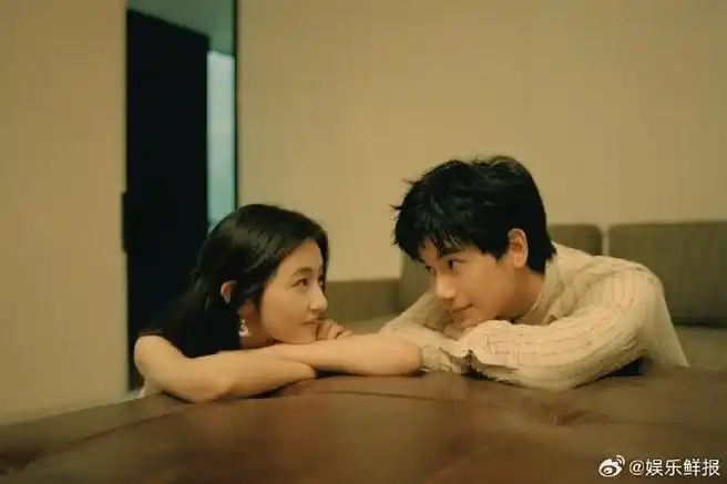 好六520发了张子枫胡先煦拍立得#朵宇cp上大分!小胡和张子枫好甜圹!