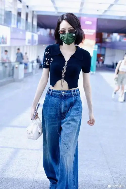 刘惜君今日份机场照曝光黑色绑带露腰上衣小性感拿捏了