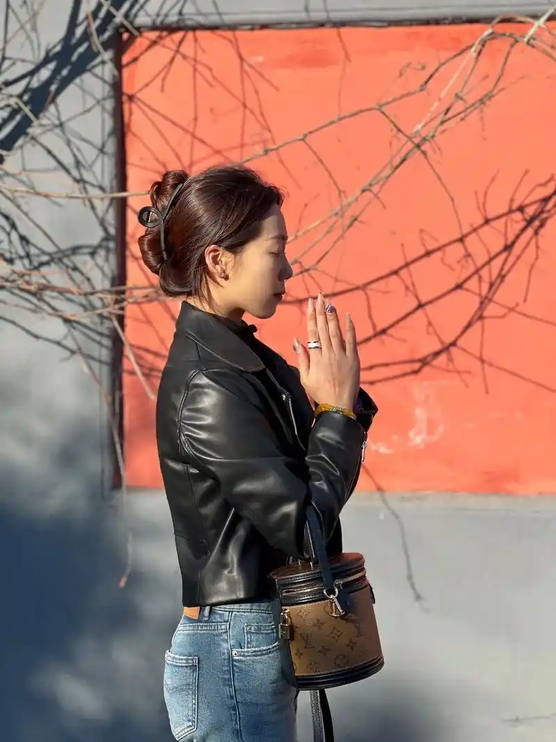 三叩九拜为爱的人挡灾祈福 我双手合十的愿望里永远有你9999 - 抖