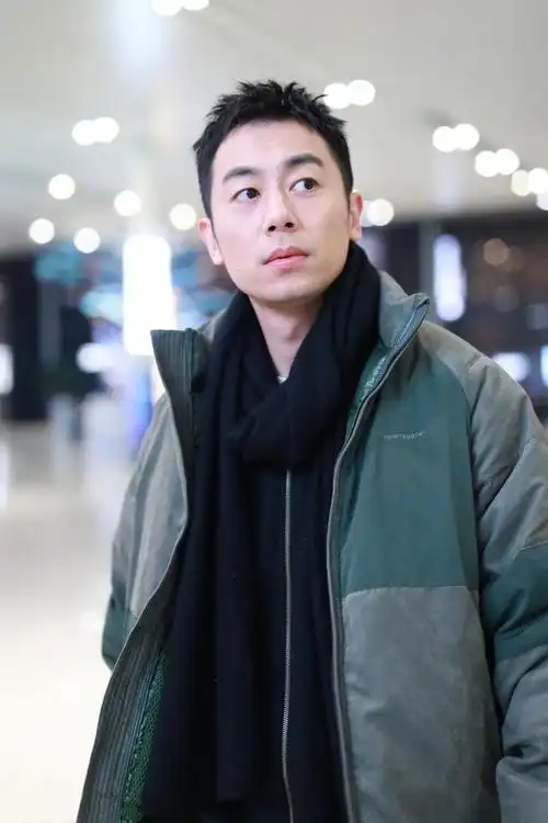 朱亚文:因事业和9年初恋分手,29岁娶沈佳妮,至今零绯闻