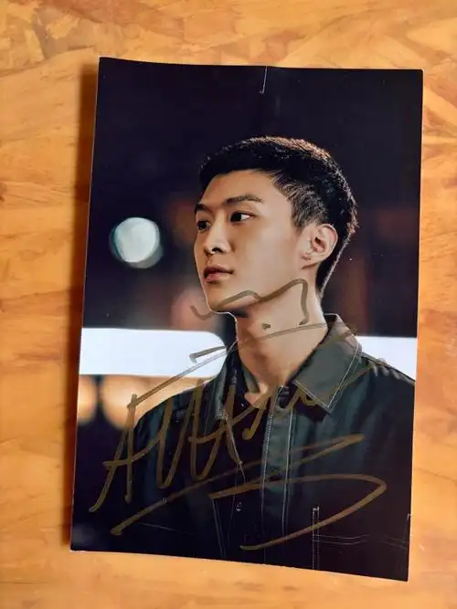 今日份送出的是@范丞丞adam0616亲签一张丨关注@网易娱乐频道@娱乐