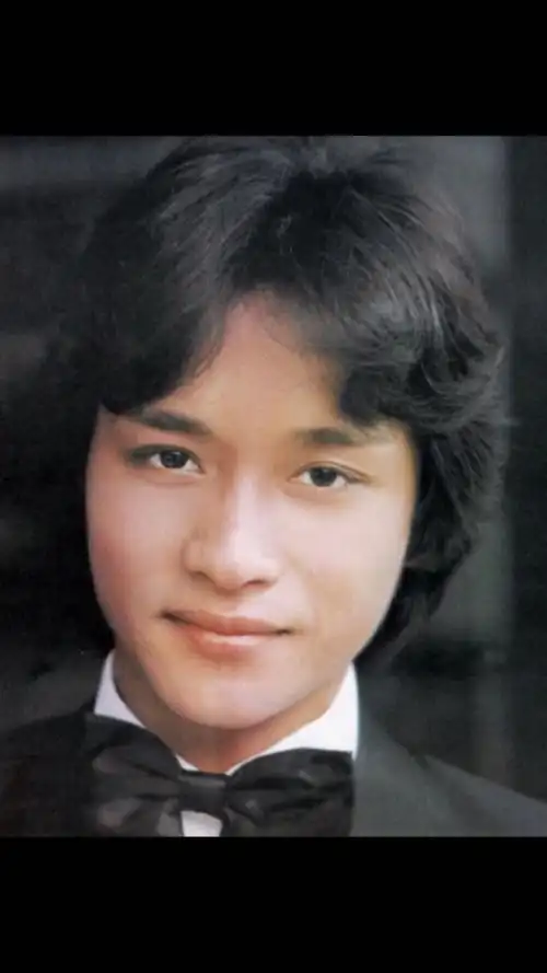 张国荣 1977刚出道