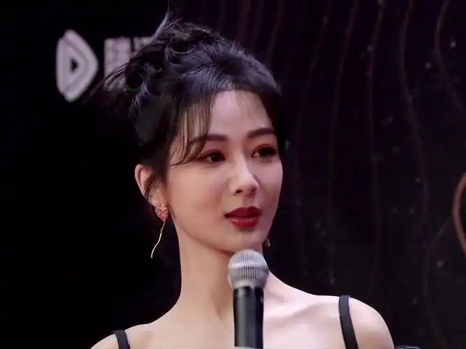 杨紫2023腾讯星光大赏《长相思》剧组红毯-你咋那么搞笑呢啊-长相思
