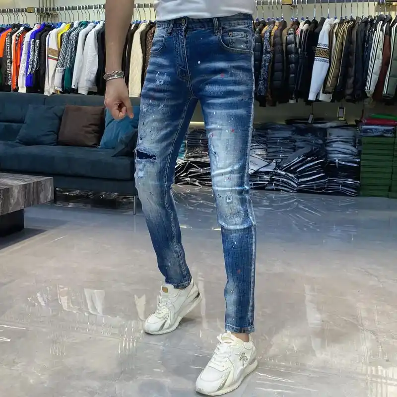 这款男士修身小脚牛仔裤真的是男生们的必备单品!