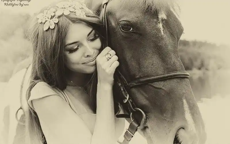 黑白美女唯美壁纸