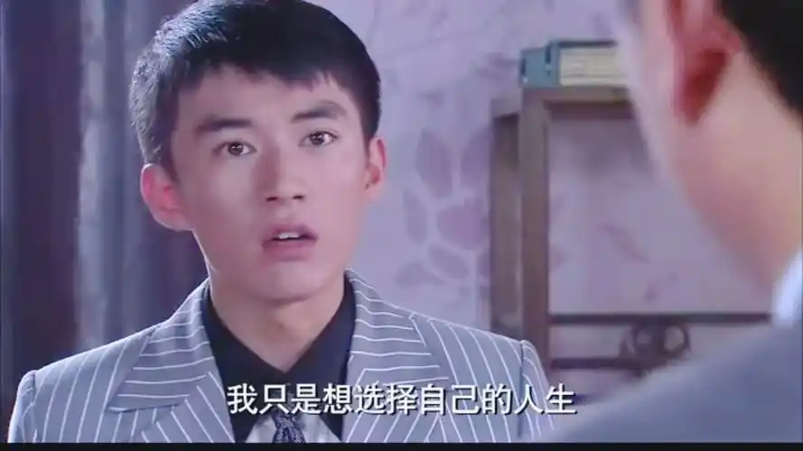 刘学义的颜值任何时候都是超高的,八年前的他就已经很帅了