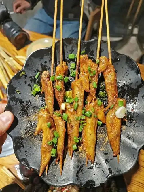 烤鸡尖是大小都喜欢的一道神仙美味外焦里嫩,肉香味四溢,吃起来唇齿