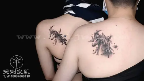 后背肩膀情侣 独角兽纹身