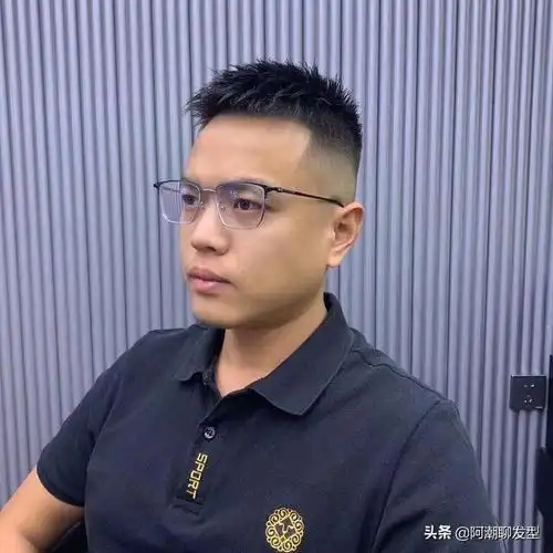 男孩发型2022最新图片13岁(12岁小学生发型男大全)-百科学社