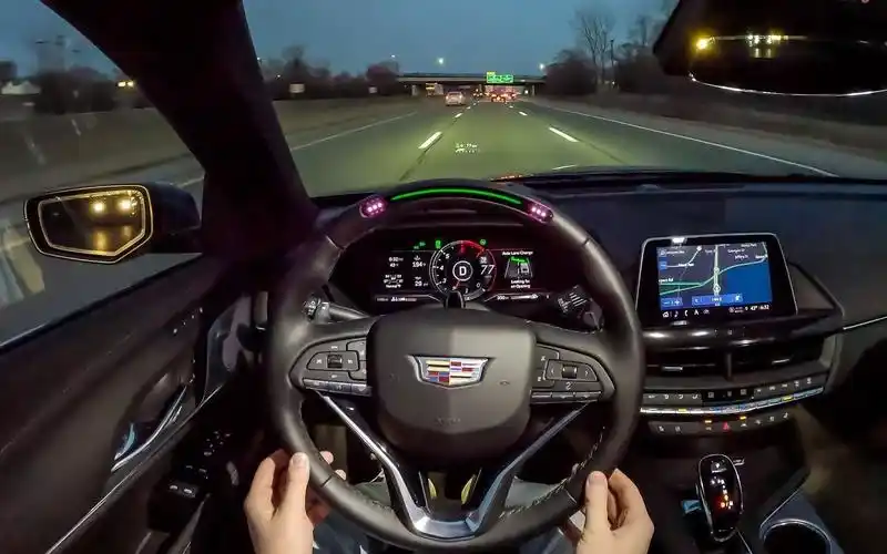 第一视角试车2023凯迪拉克ct4 夜间驾驶情况