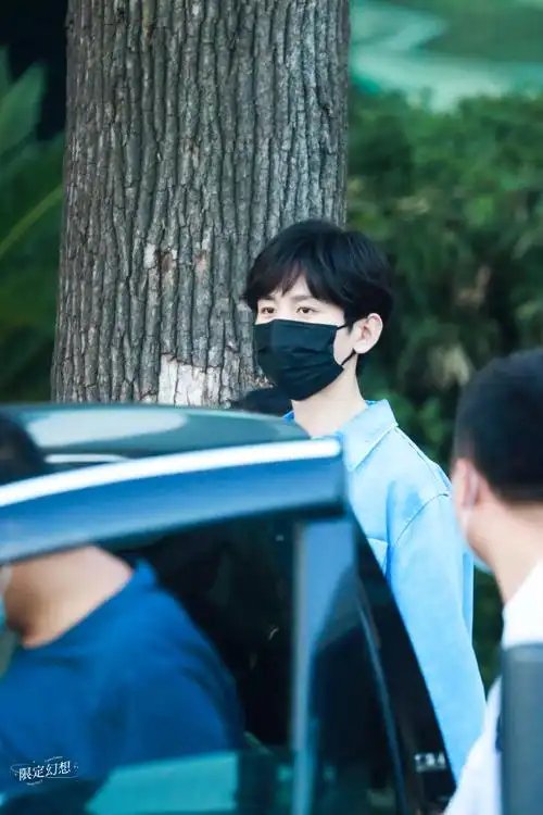 这浓密腿毛"女团腿"谁见谁迷糊  是少年感满满的淇淇子呀    #成毅