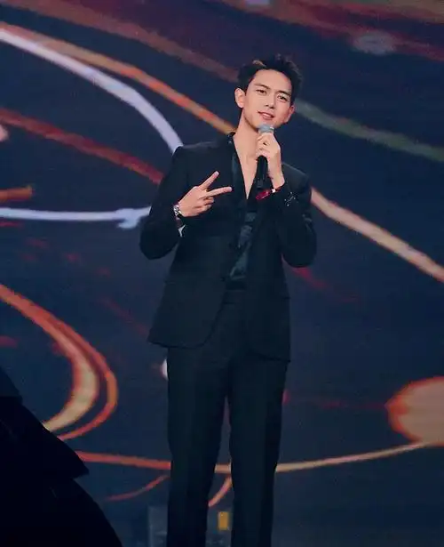 帅照搜集计划——李现比手势