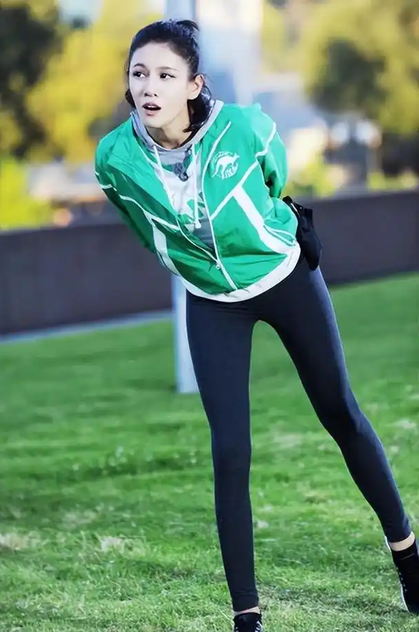 张蓝心的好身材,证明成龙大哥的眼光永远不会错