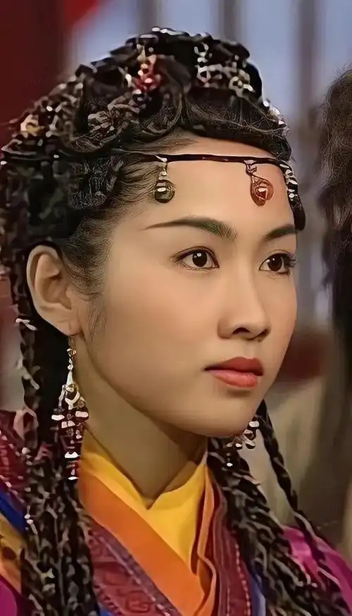 51岁黎姿近照曝光,皮肤松弛,与郑秀文同框颜值不分上下_深圳热线