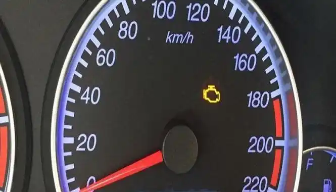 发动机故障灯亮黄灯车身抖动(发动机故障灯亮黄灯车身抖动无力)