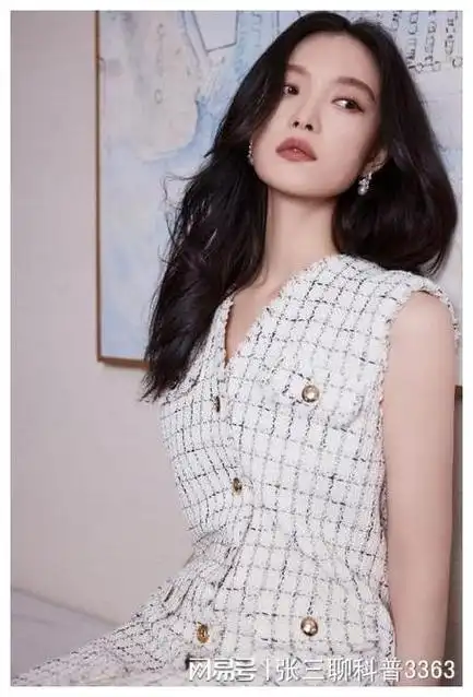 倪妮一直以来都以其出众的外貌和优雅的气质受到粉丝的喜爱