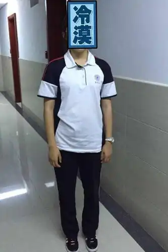 我上学的阴影一半来自丑到哭的校服