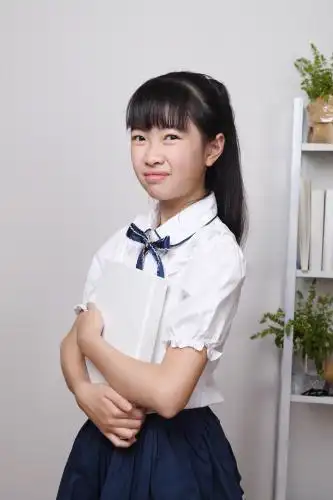 一个女中学生 女孩