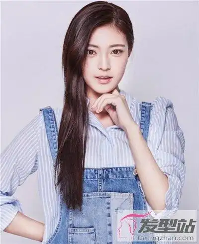 适合大学生的直发发型 自然直发塑造最清纯校花_发型站_最新流行发型