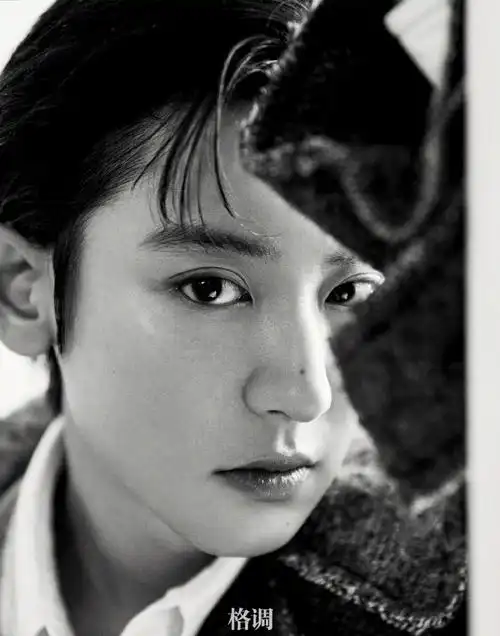 朴灿烈和宠物合拍中国封面