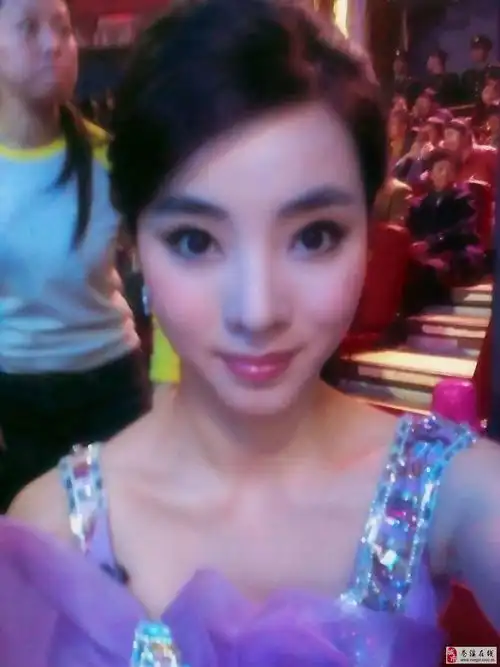 李思思个人资料 李思思图片 央视女主播李思思