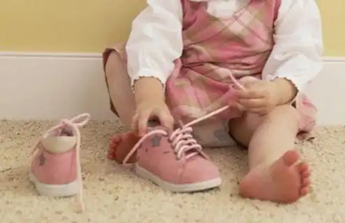 早穿鞋和总光脚的孩子发育差别太大父母别再自作聪明