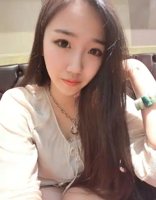 "赵库里"女友度假晒美照 颜值逆天身材火爆