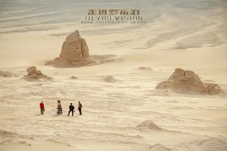 走进罗布泊无人区