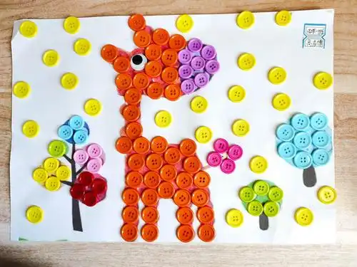 手工制作 写美篇一个很常见的生活用品 在美术创作中 纽扣可不是用来