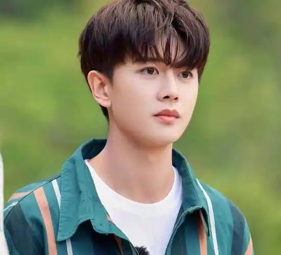 任嘉伦教粉丝跳舞,红不红都一样耐心,人品是真好