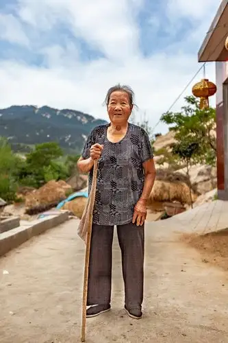 大山深处沂蒙山最后的小脚老太太她们无声诉说着女性的血泪史