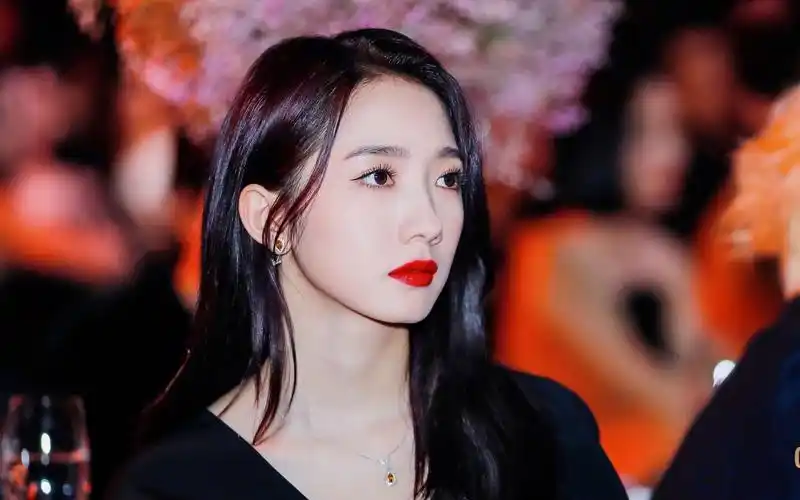 【孟美岐】a咖采访单人cut-带你了解美丽盛典的时尚岐