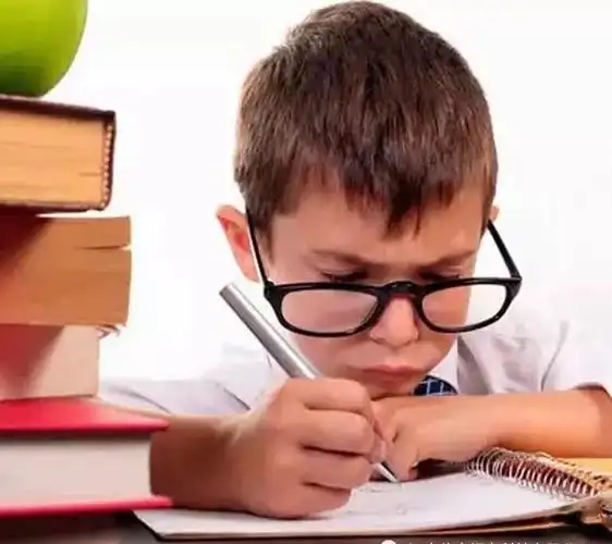 遗传性近视眼能恢复吗?_儿童