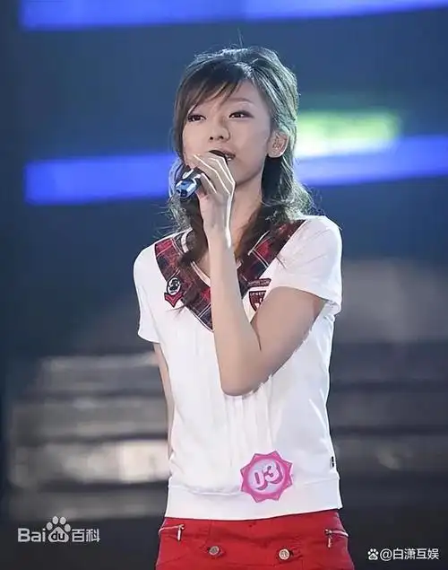 她的歌曲《回来》走红网络,成为了06年超级女声这段历史的另一个经典.