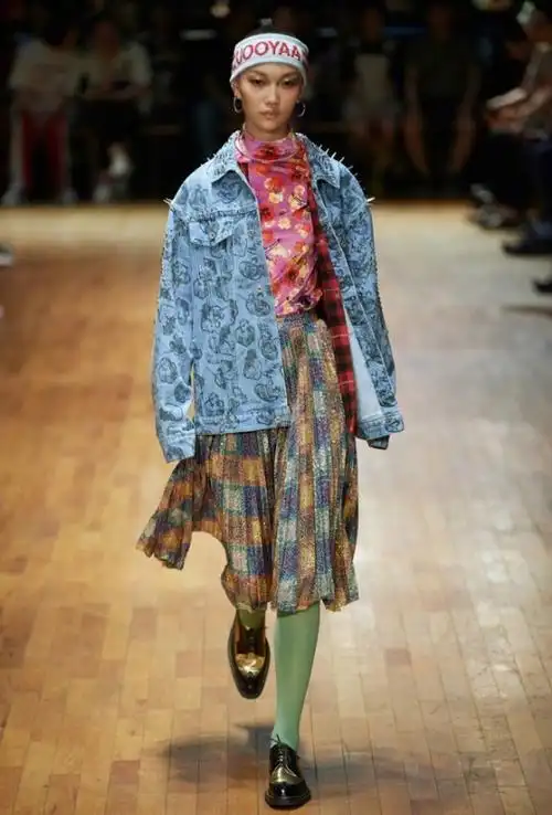 uooyaa乌丫女装2018秋冬新款发布会秀场图片(1/14)