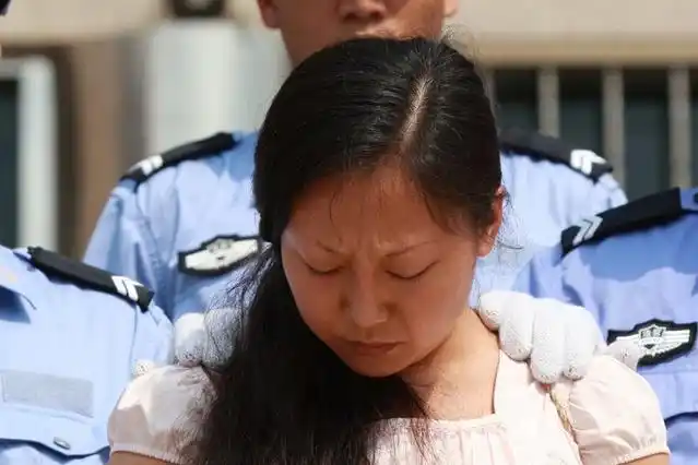 女死刑犯为逃命出巨款,不料好姐妹是诈骗犯,罪犯骗罪犯是犯罪吗