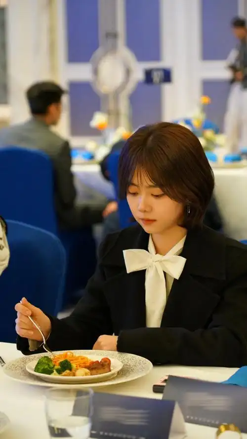 纪星@谭松韵seven步履不停,星辰为你闪亮.    #谭松韵你比星光美#