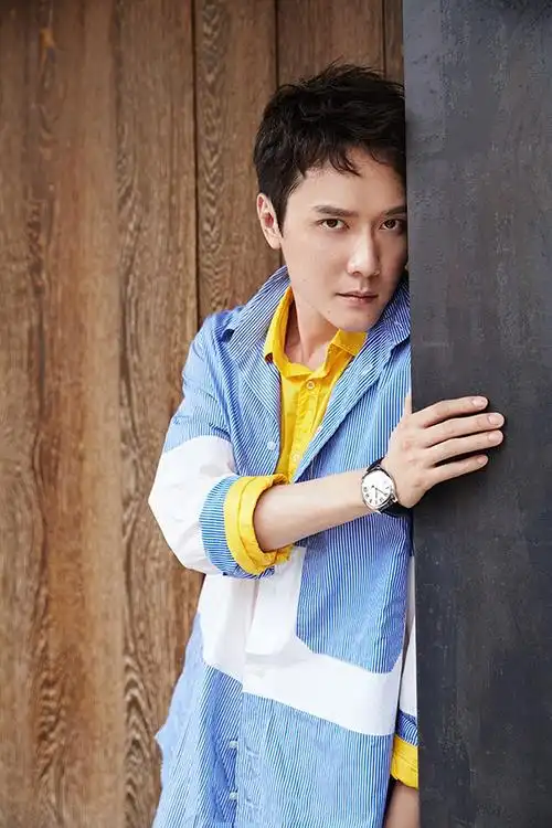 冯绍峰最新初秋杂志帅气写真图片