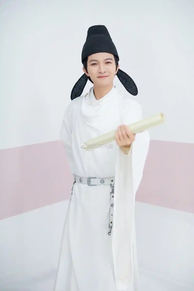 周深新歌画绢 画绢宝宝终于上线啦白衣公子@周深 踏歌而至,一幅盛唐