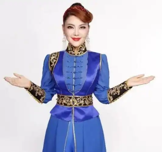 歌手乌兰托娅高清图片,歌手乌兰托娅今年多大岁数 - 歌词译