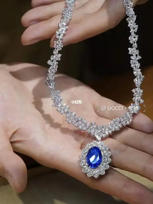 大克拉皇家蓝蓝宝石项链