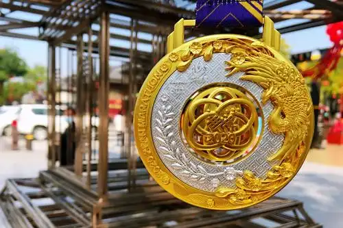 2020西安(融创)马拉松赛奖牌,参赛服曝光