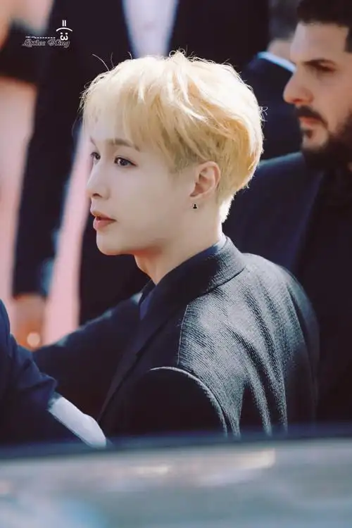 戛纳红毯##qeelin全球品牌代言人张艺兴#是帅气的宝贝090909