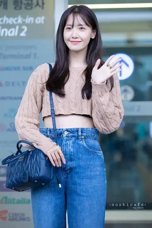 林允儿是韩国当红女星,她是女子演唱团体少女时代成员,后来,她接演过