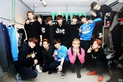 谁有exo全体成员12人图片?必须是高清的,越多,悬赏越多