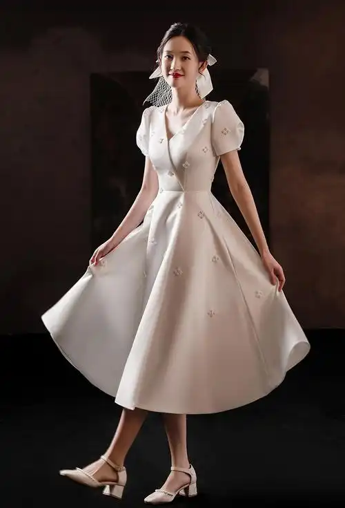 商品描述腰型中腰裙长肩到裙边120cm袖长有袖披肩婚纱礼服款式白色